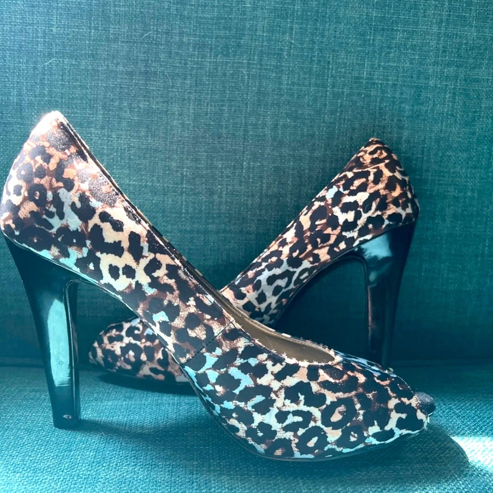 Westies Womens Cheetah Print Heels Pumps Peep Toe size 8.5